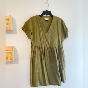 Universal Thread army green shift dress with pockets. Size medium